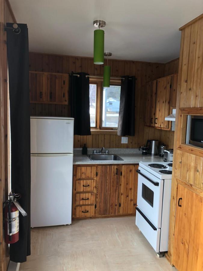 Chalets Les Chanterelles De Forillon L'Anse-au-Griffon 外观 照片